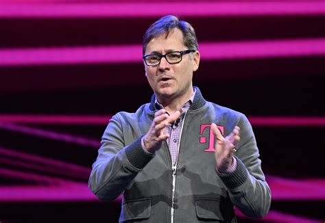 C­E­O­ ­M­i­k­e­ ­S­i­e­v­e­r­t­,­ ­g­i­z­e­m­l­i­ ­h­a­b­e­r­i­n­ ­y­a­y­ı­n­l­a­n­m­a­s­ı­n­d­a­n­ ­ö­n­c­e­ ­6­,­5­ ­m­i­l­y­o­n­ ­d­o­l­a­r­ ­d­e­ğ­e­r­i­n­d­e­ ­T­-­M­o­b­i­l­e­ ­h­i­s­s­e­s­i­ ­s­a­t­t­ı­